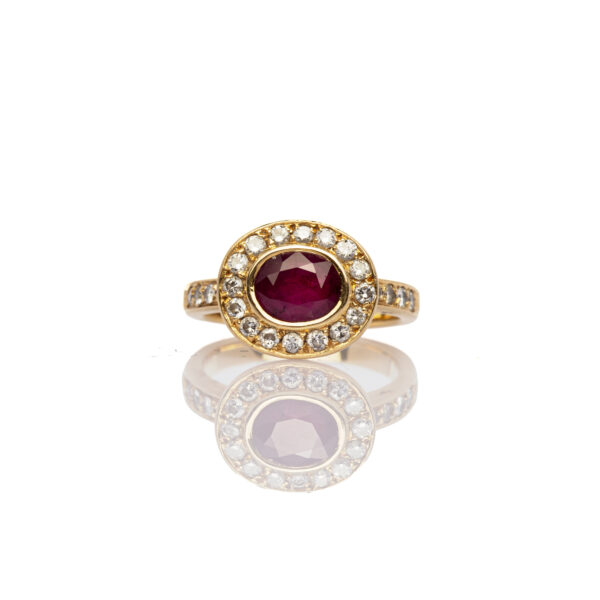 Anello rubino ovale