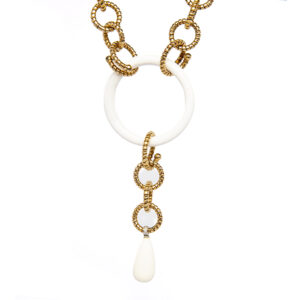 Collier corallo bianco e bachelite