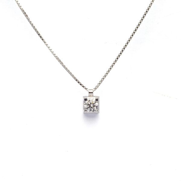 Collier punto luce castone quadrato